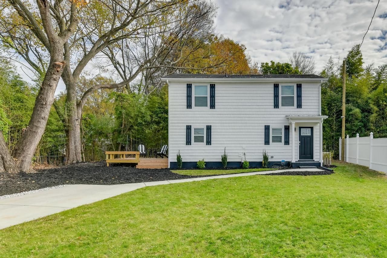 Stunning Retreat ~ 2 Mi To Center! Holiday home