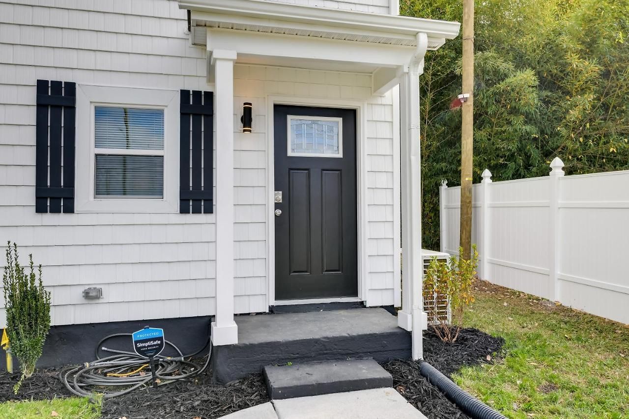 Stunning Retreat ~ 2 Mi To Center! *