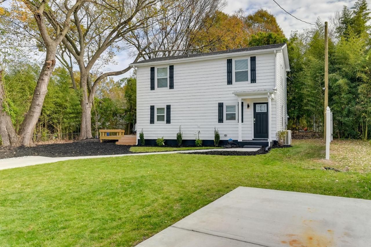 Stunning Retreat ~ 2 Mi To Center! Charlotte