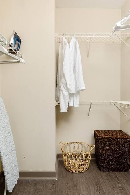 Dt Charm With Pool,gym,wine,wkspace, Free Parking Apartment Charlotte