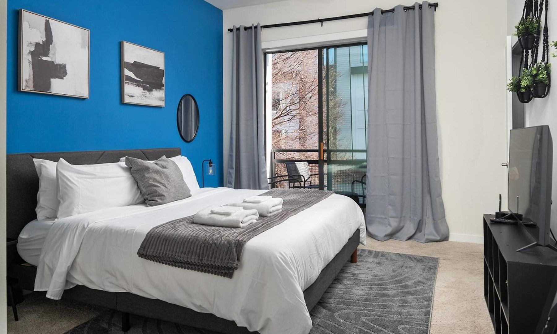 Apartment Spacious 2bd With Private Balcony And Free Parking Charlotte