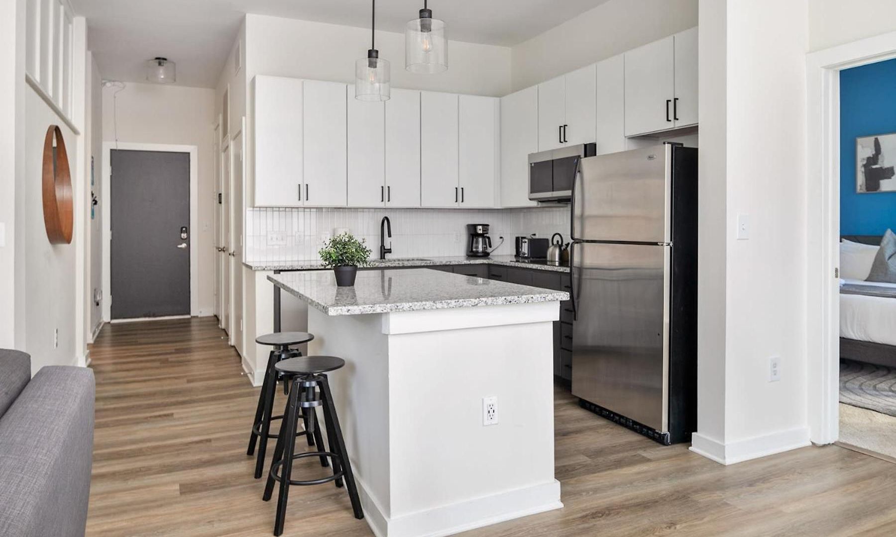 Apartment Spacious 2bd With Private Balcony And Free Parking *