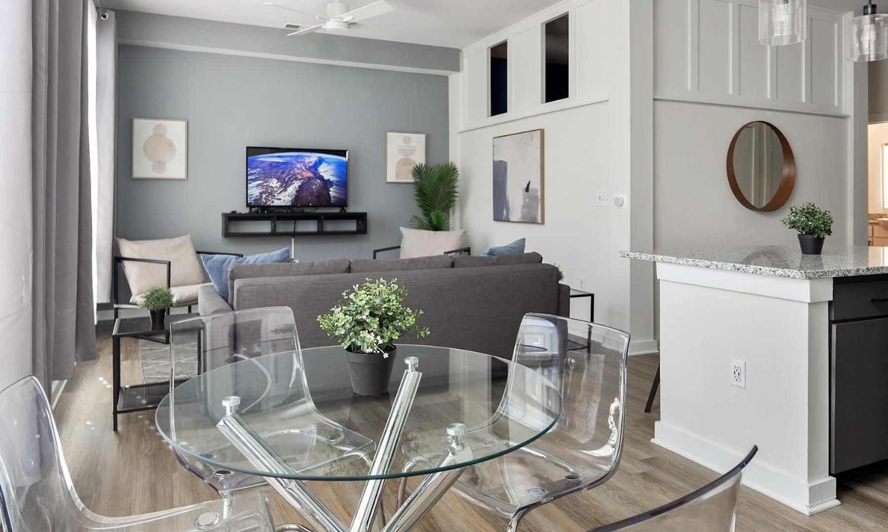 Spacious 2bd With Private Balcony And Free Parking