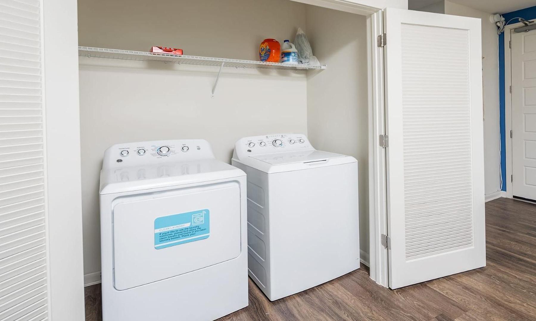 Uptown 4th Ward Luxury Year-round Pool Apartment *