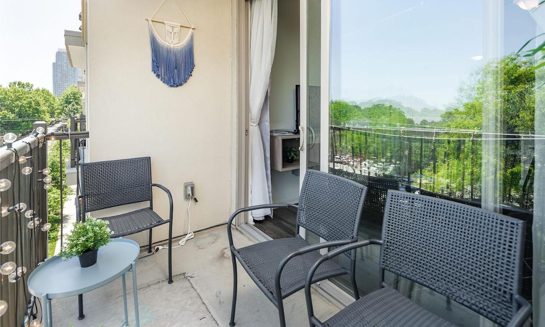 Apartment Uptown 4th Ward Luxury Year-round Pool