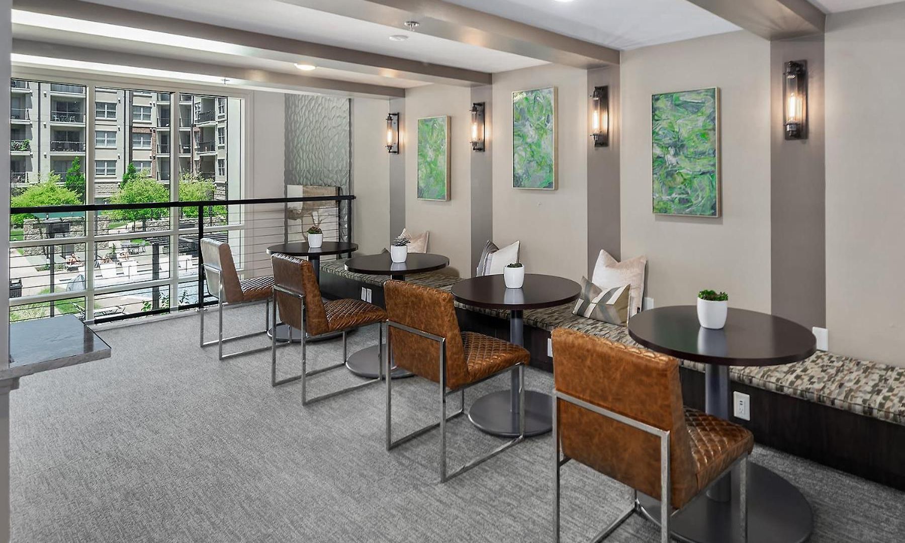 Apartment Uptown 4th Ward Luxury Year-round Pool *