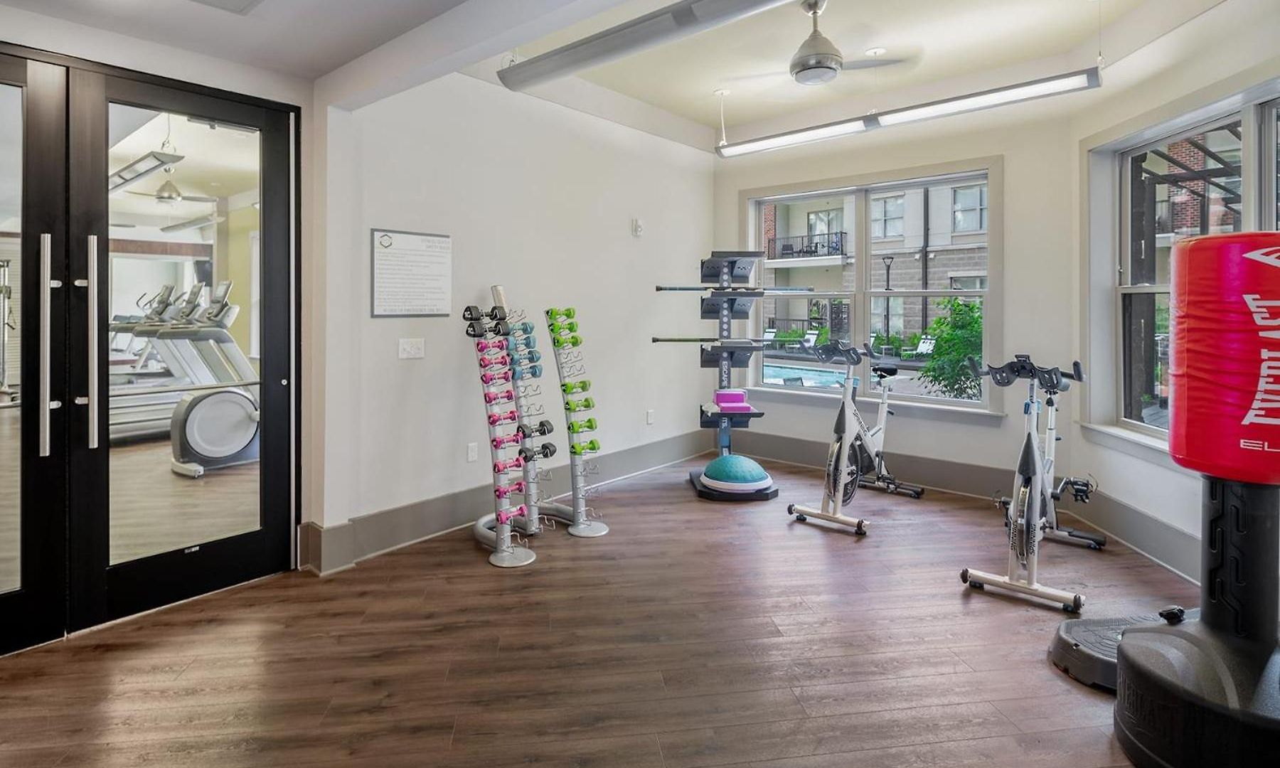 Uptown 4th Ward Luxury Year-round Pool Apartment *
