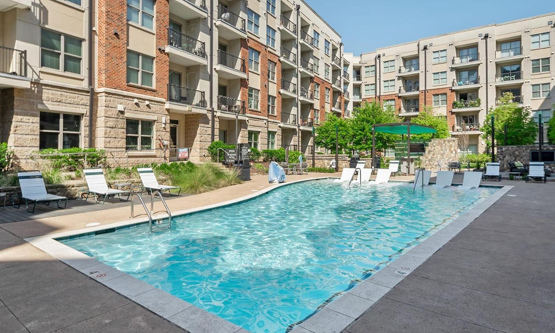 Apartment Uptown 4th Ward Luxury Year-round Pool *