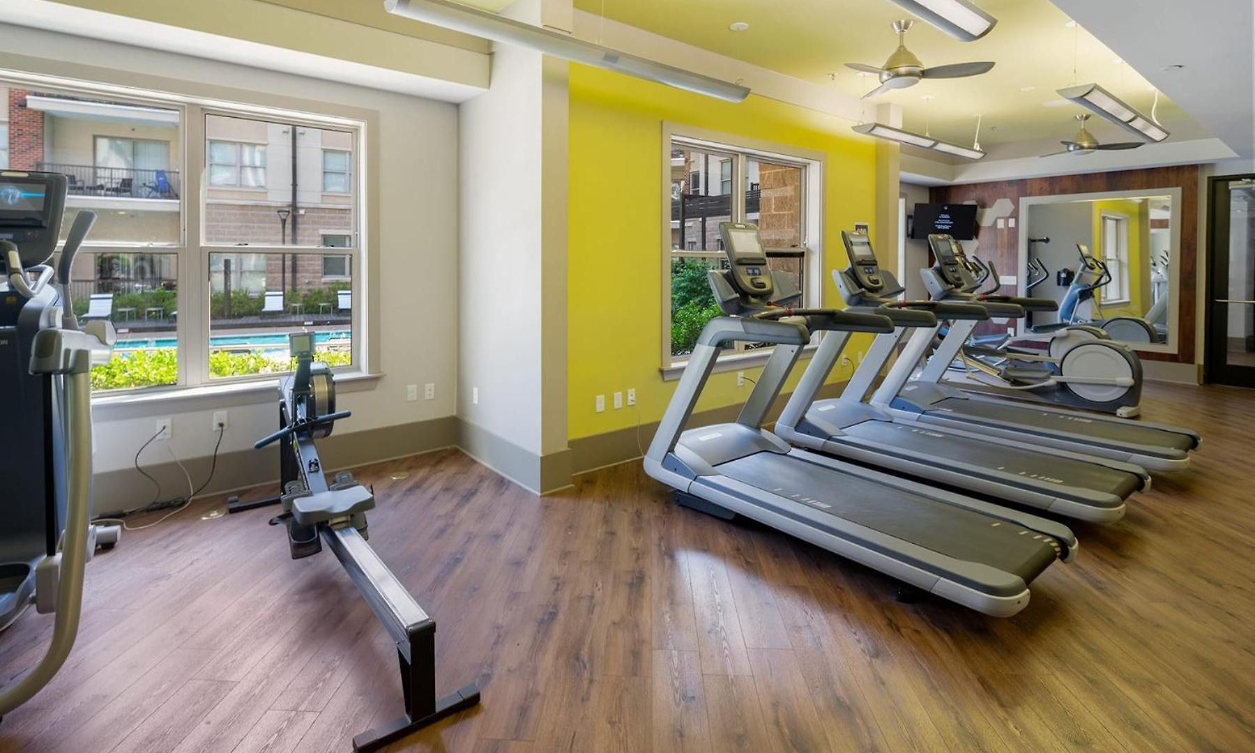 Uptown 4th Ward Luxury Year-round Pool Apartment *