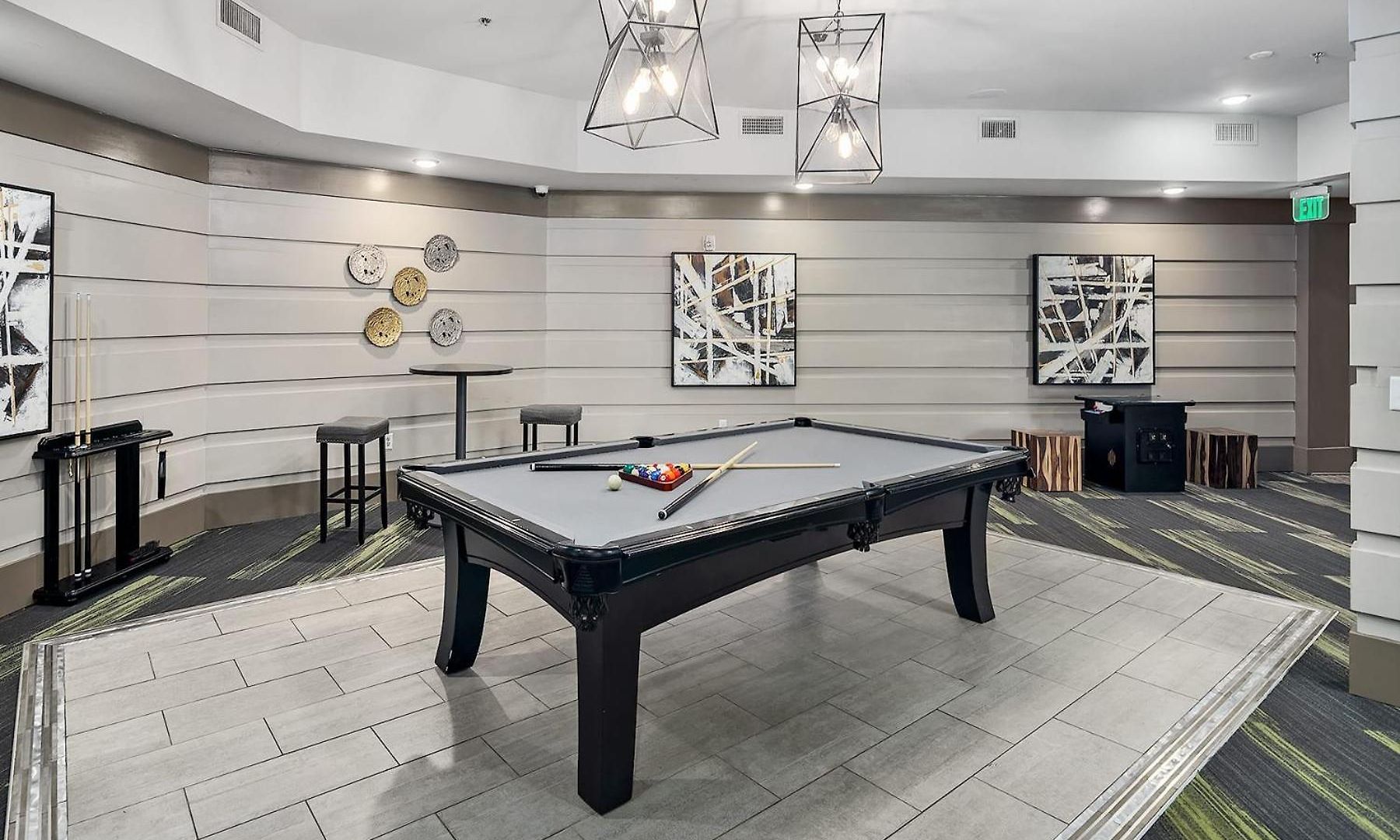 Apartment Uptown 4th Ward Luxury Year-round Pool