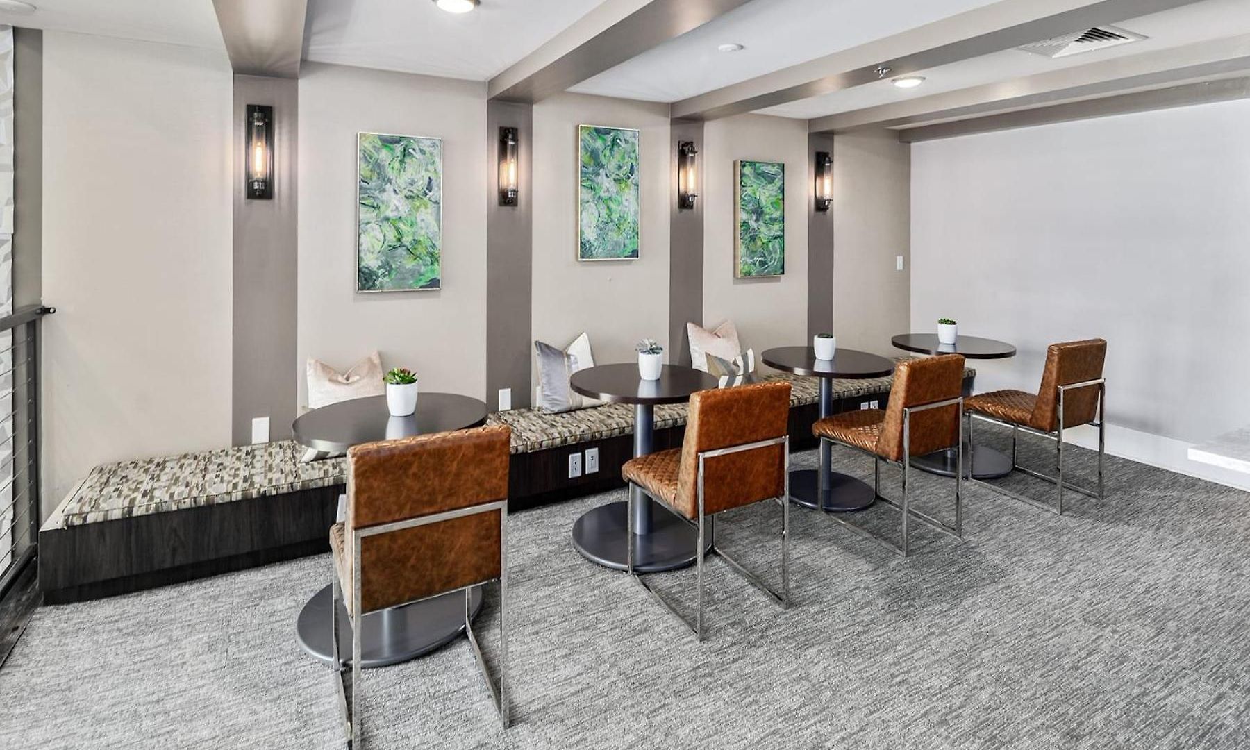 Uptown 4th Ward Luxury Year-round Pool Apartment Charlotte