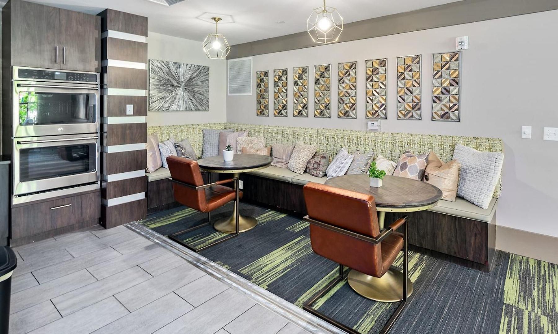 Uptown 4th Ward Luxury Year-round Pool Apartment