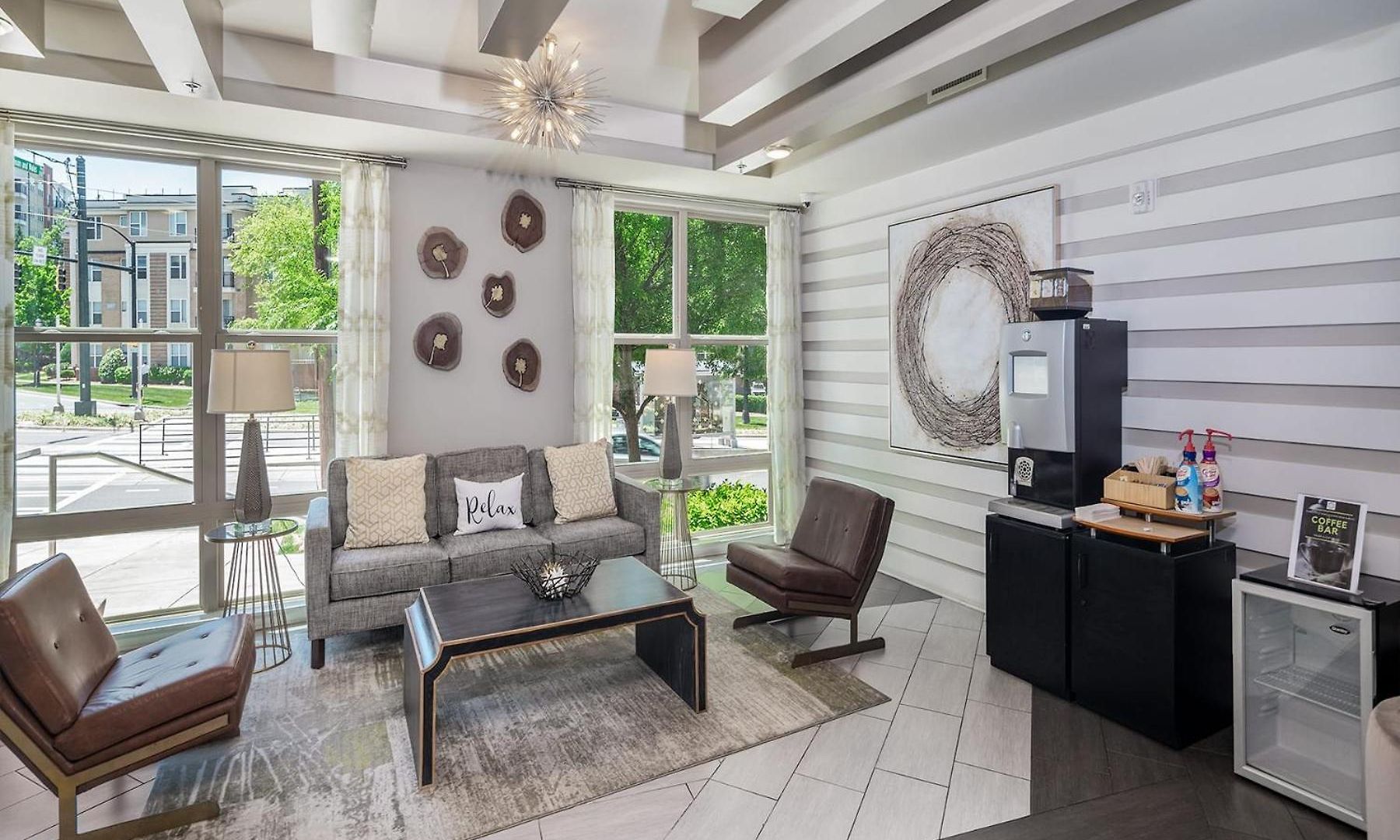 Apartment Uptown 4th Ward Luxury Year-round Pool