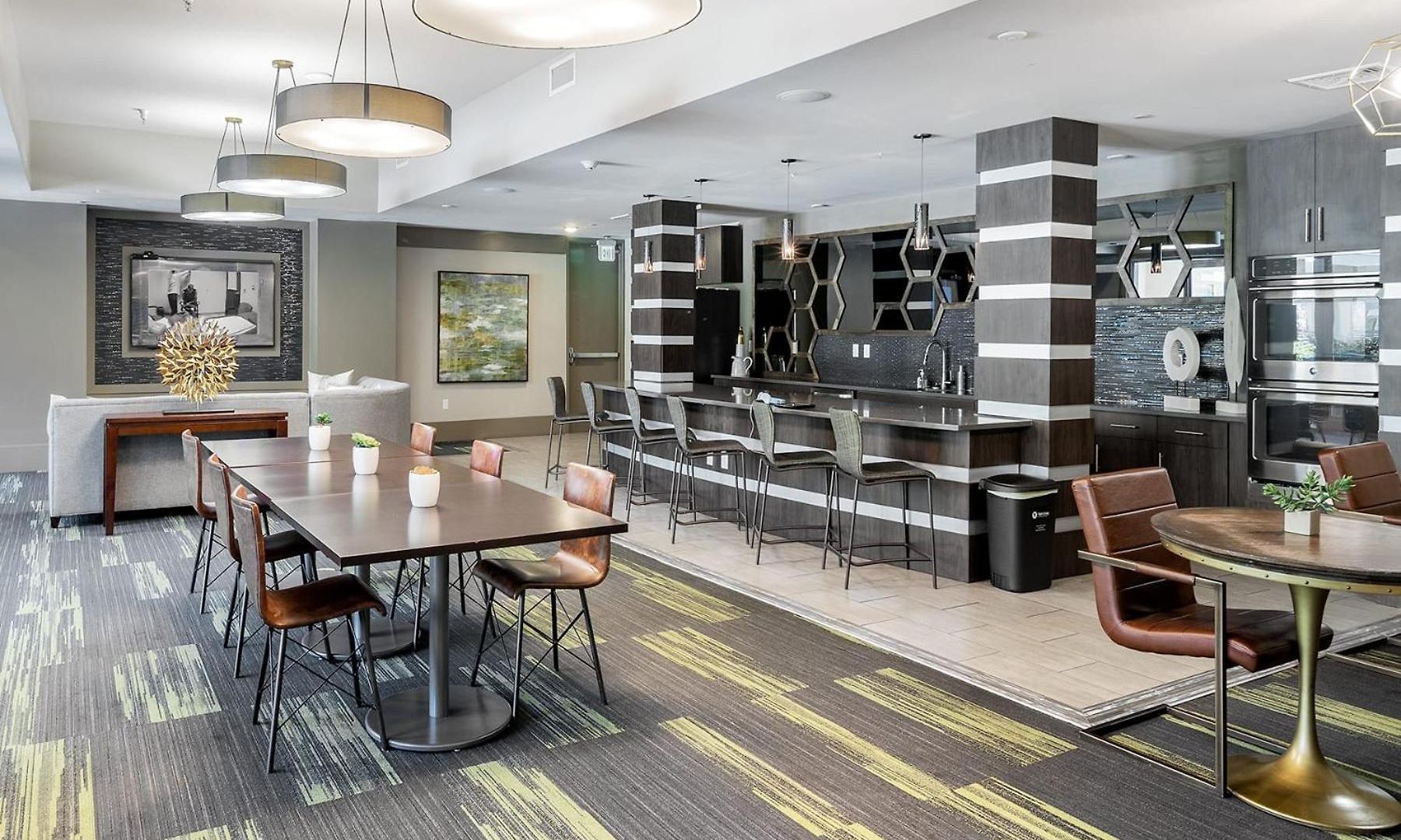 Uptown 4th Ward Luxury Year-round Pool Apartment Charlotte