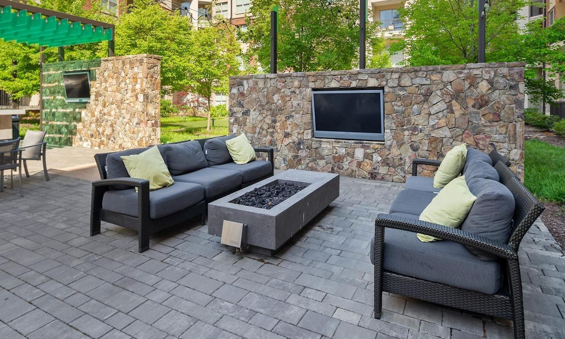 Apartment Uptown 4th Ward Luxury Year-round Pool *