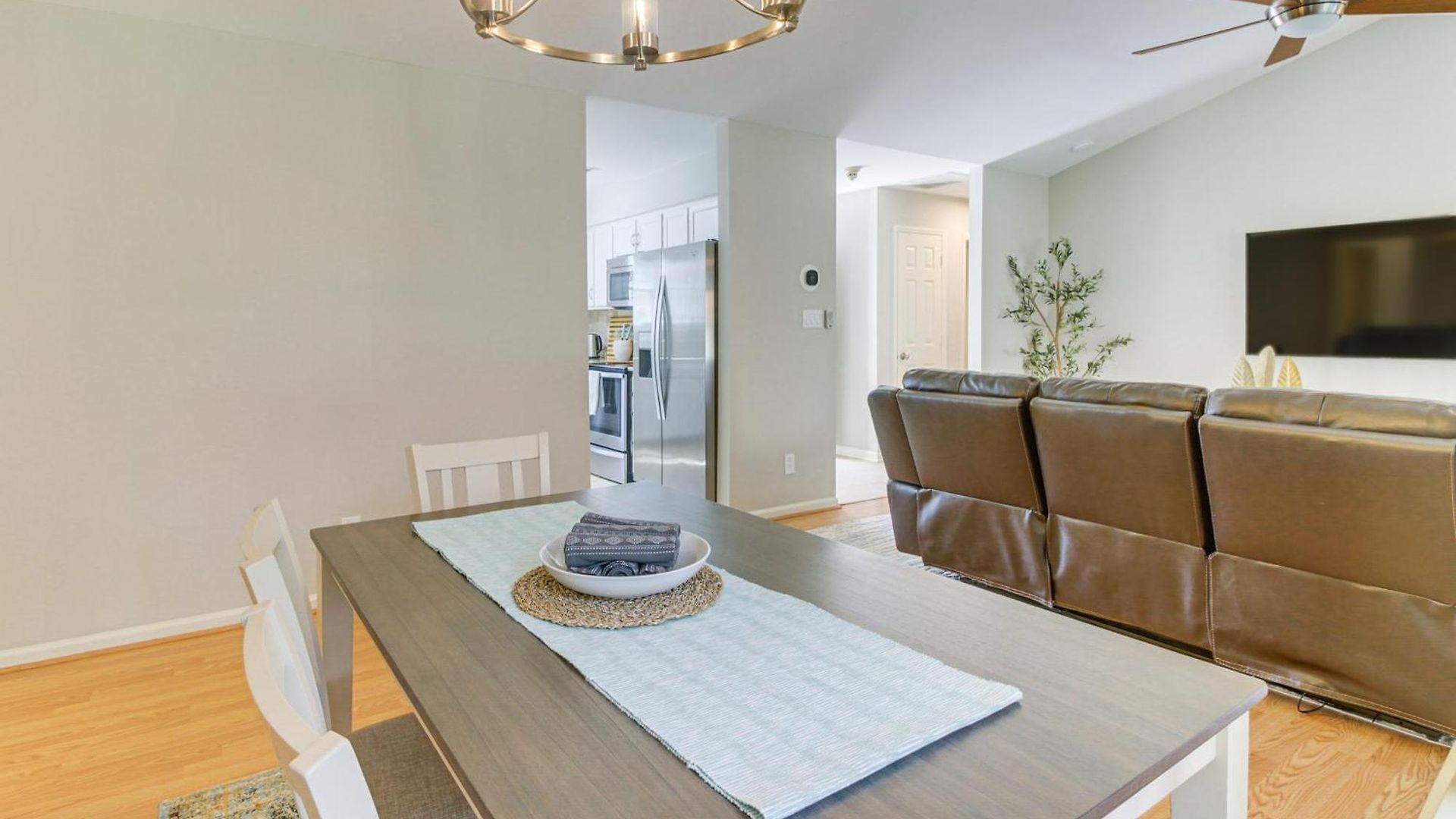 Lovely W/ Yard: 9 Mi To Uptown! Holiday home *