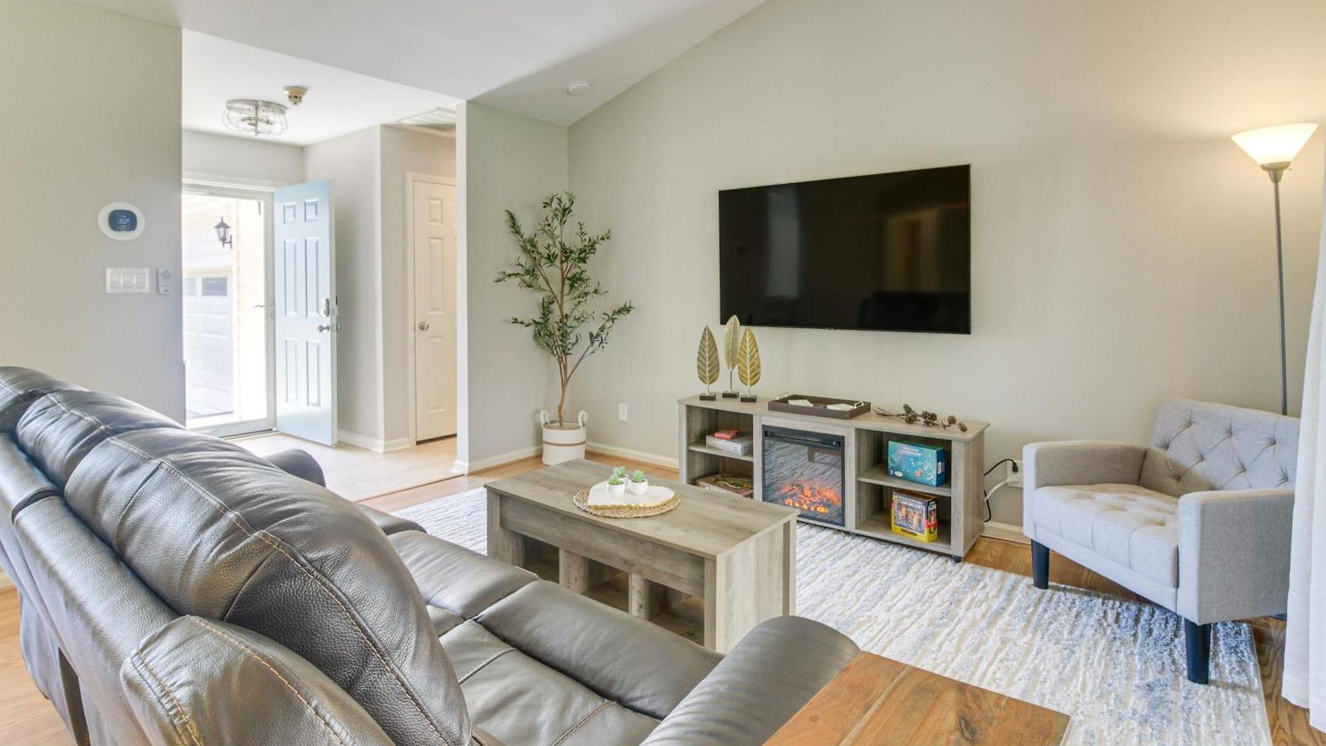 Lovely W/ Yard: 9 Mi To Uptown! Holiday home