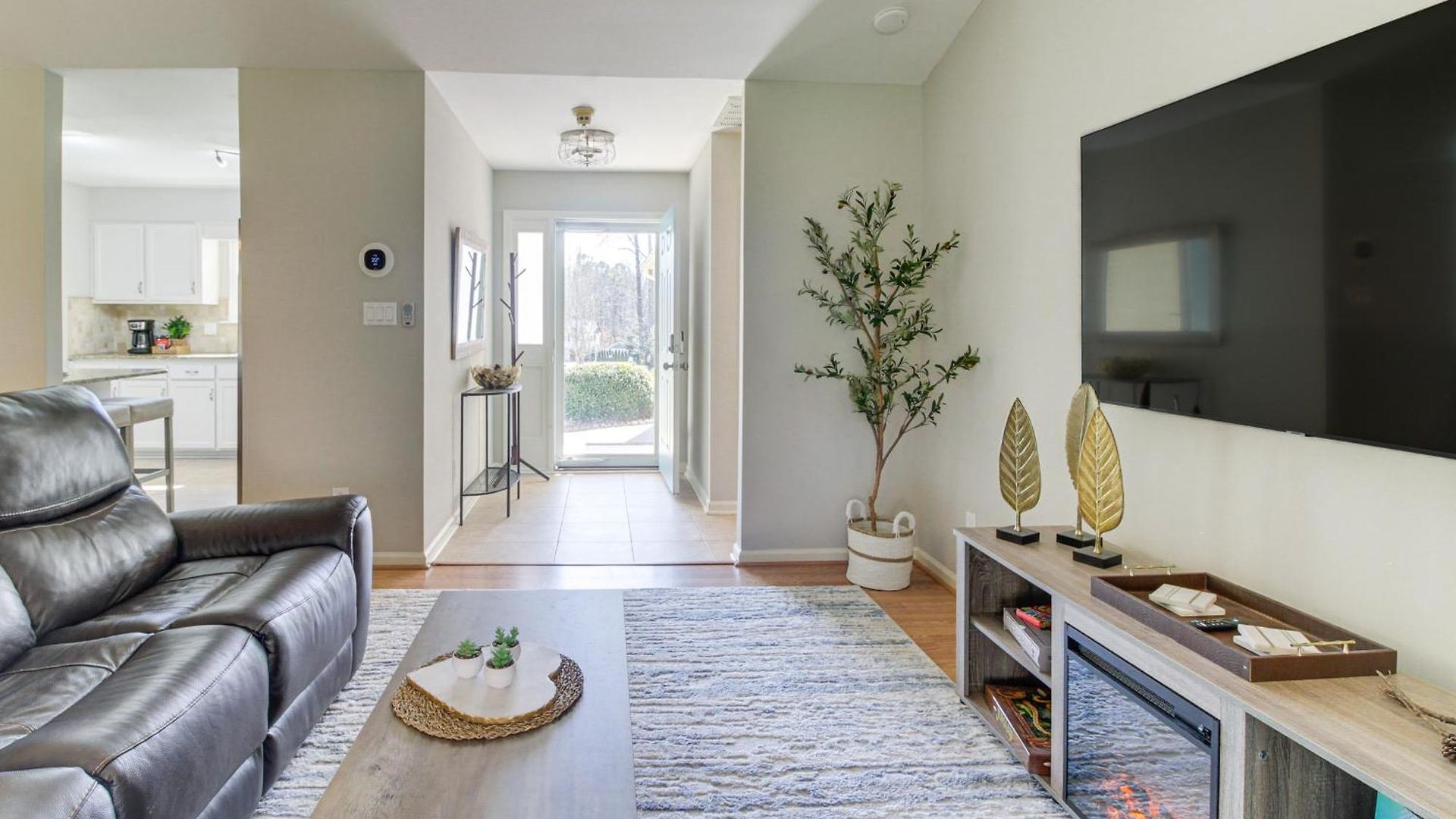 Holiday home Lovely W/ Yard: 9 Mi To Uptown!