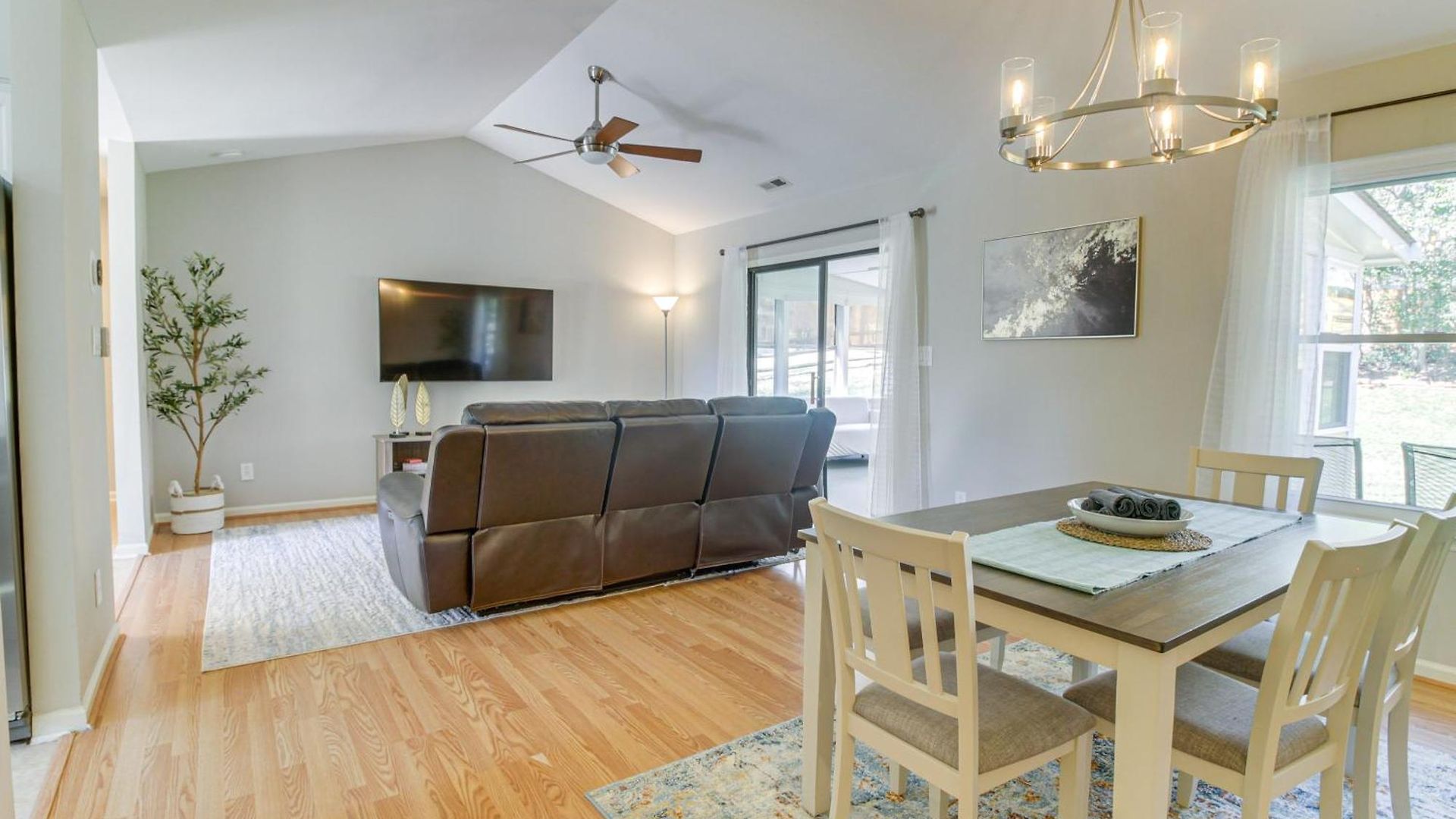 Holiday home Lovely W/ Yard: 9 Mi To Uptown! Charlotte