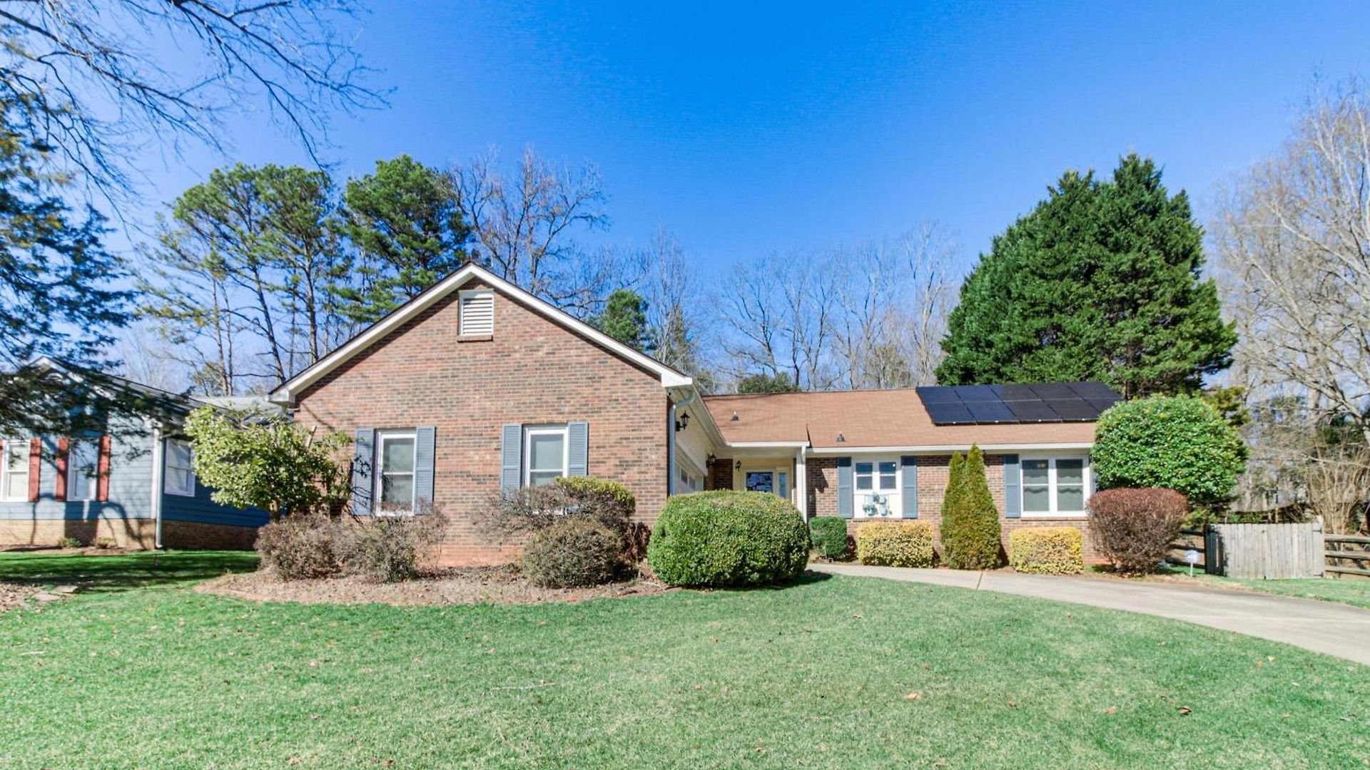 Holiday home Lovely W/ Yard: 9 Mi To Uptown!