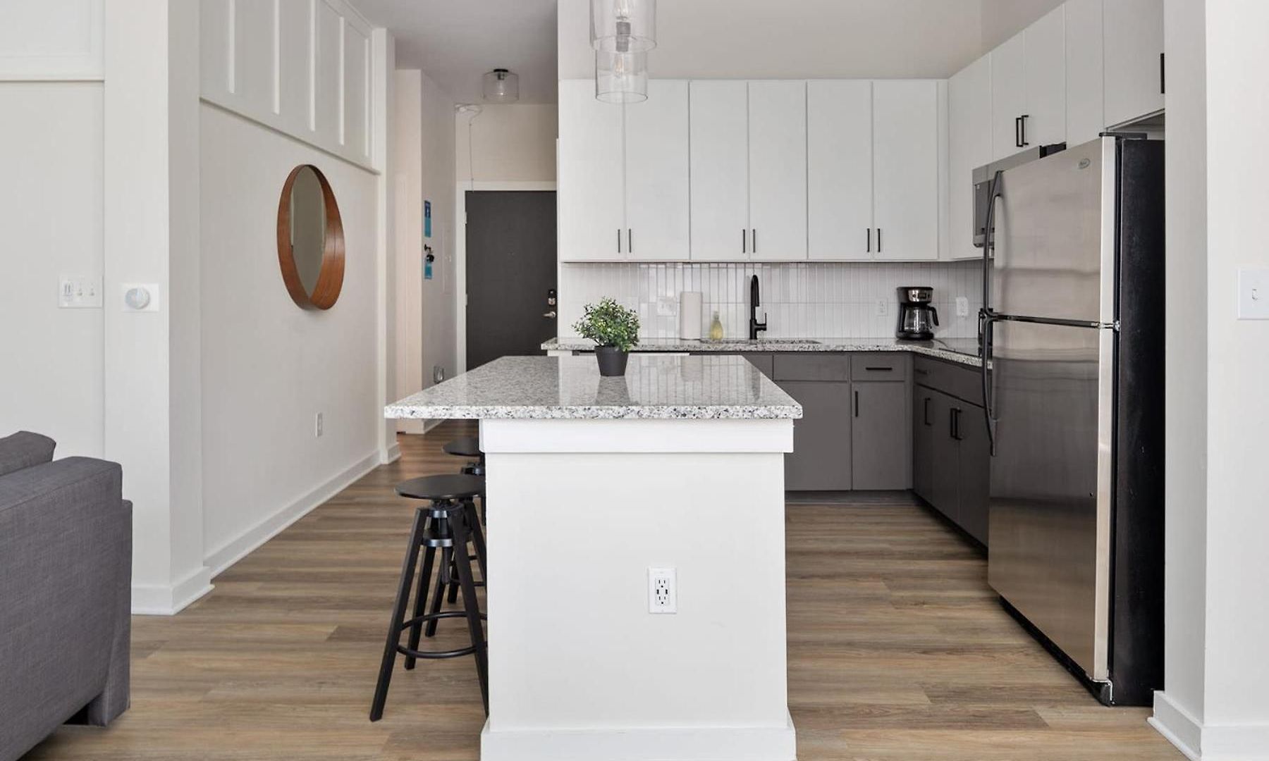 Spacious 2bd With Private Balcony And Free Parking Apartment