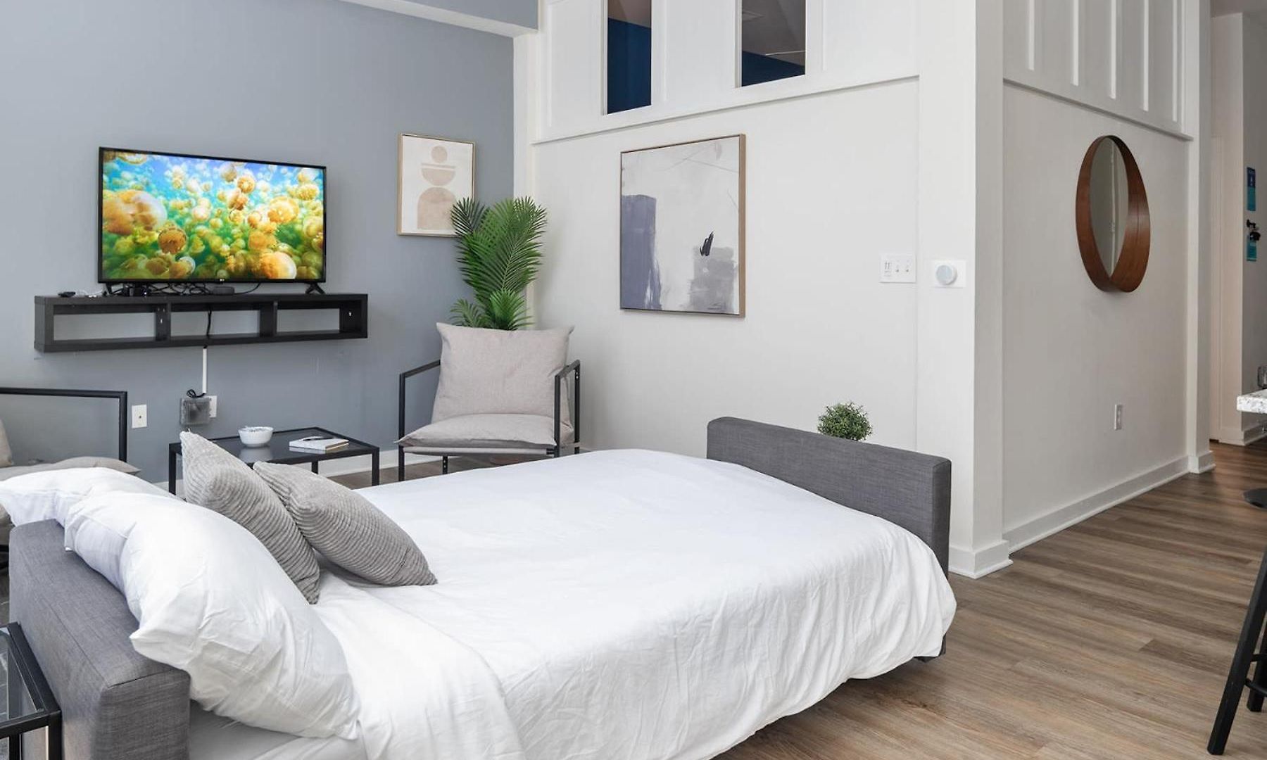Spacious 2bd With Private Balcony And Free Parking