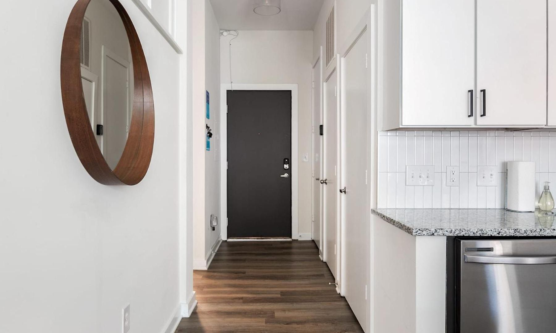 Spacious 2bd With Private Balcony And Free Parking * Charlotte