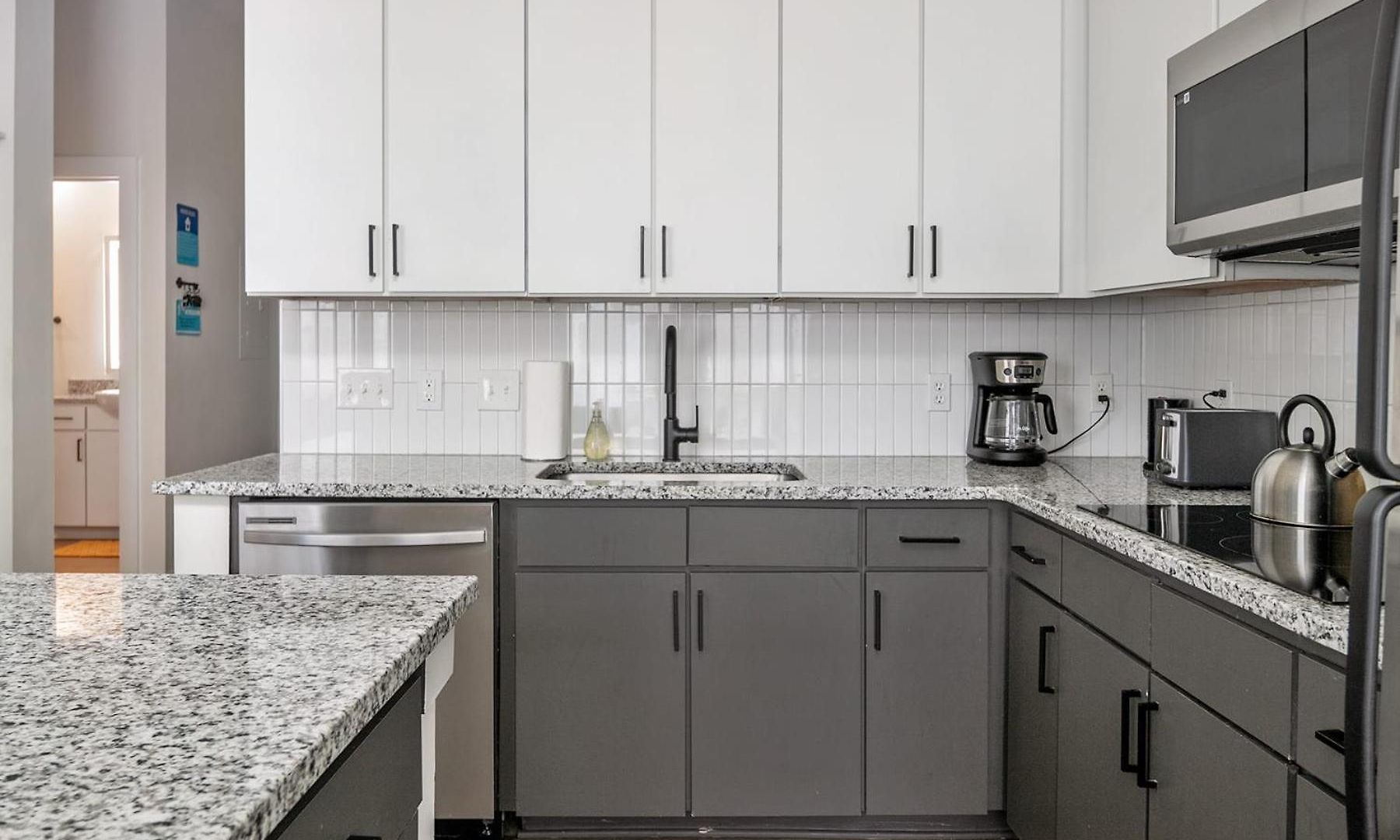 Spacious 2bd With Private Balcony And Free Parking Apartment Charlotte