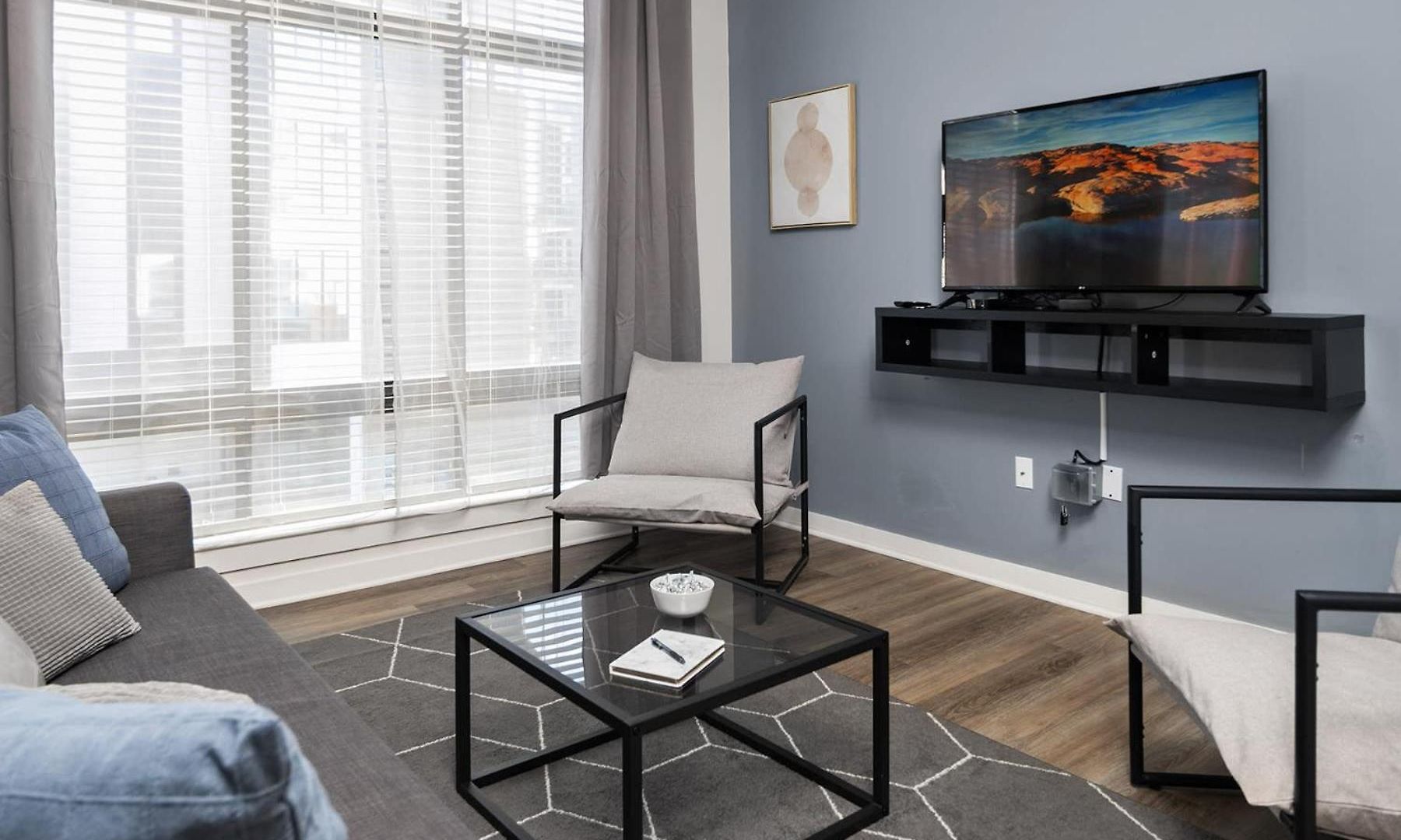 Apartment Spacious 2bd With Private Balcony And Free Parking *