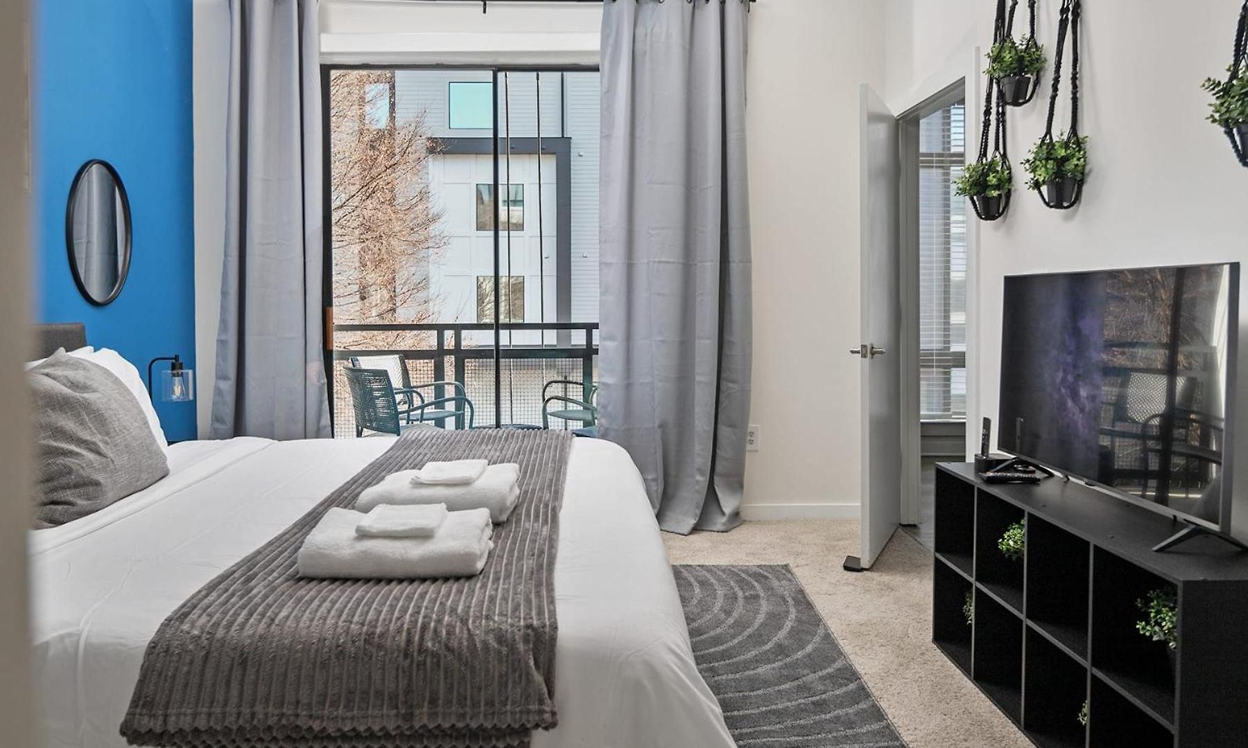 Spacious 2bd With Private Balcony And Free Parking Apartment