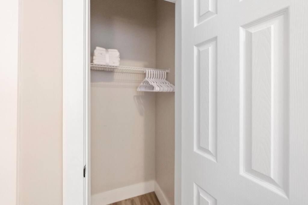 Brand New Cozy Modern W/hot Tub+movieroom 7 Min From Uptown * Charlotte