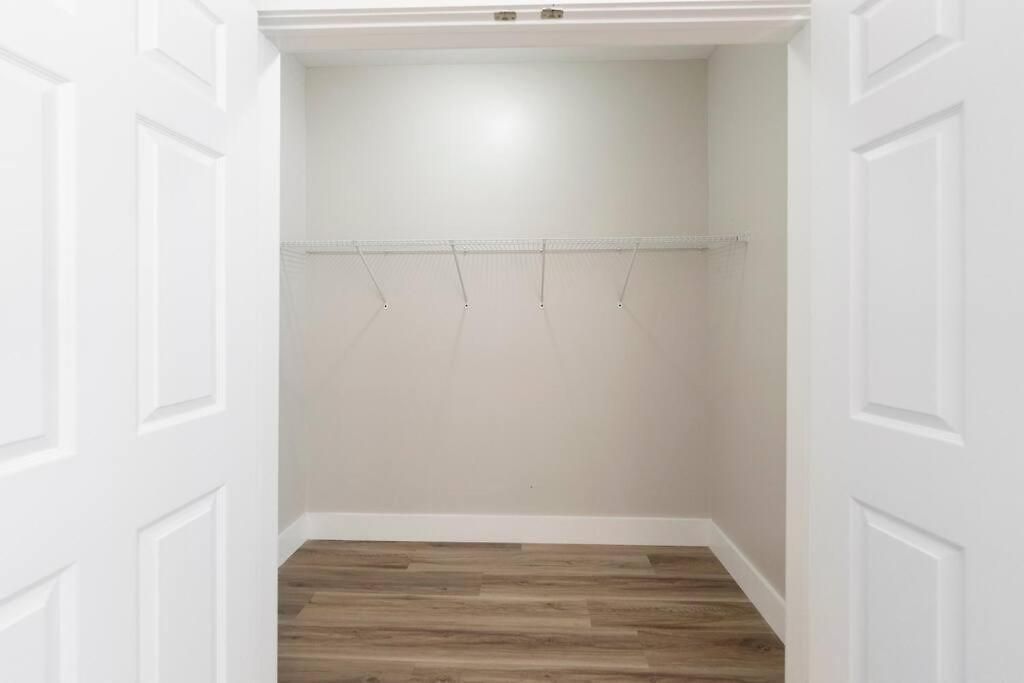 Brand New Cozy Modern W/hot Tub+movieroom 7 Min From Uptown Charlotte