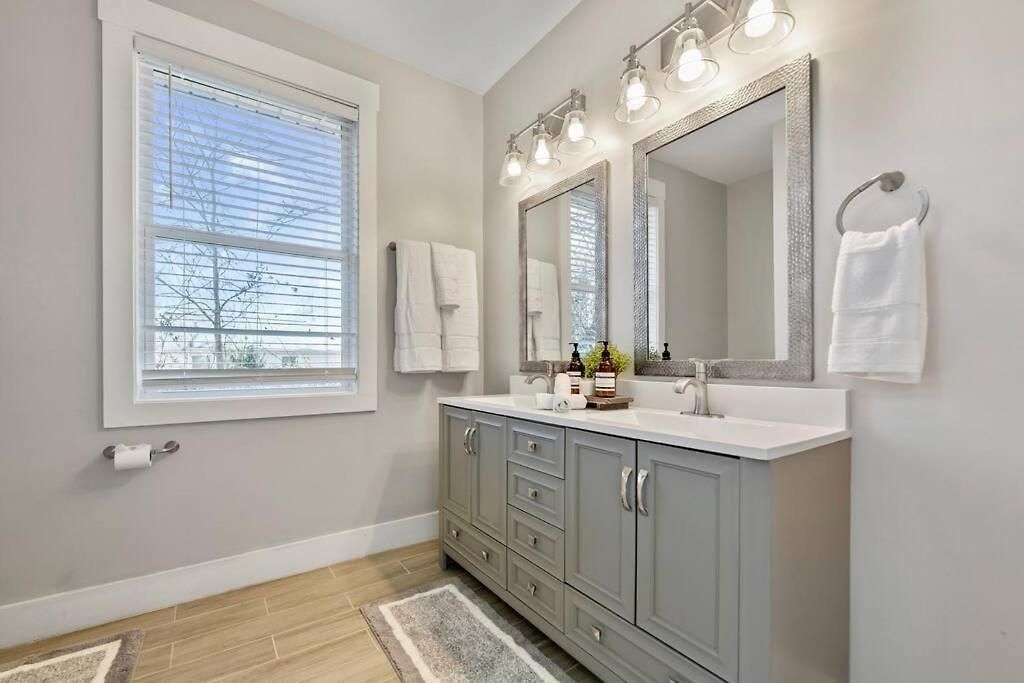 Brand New Cozy Modern W/hot Tub+movieroom 7 Min From Uptown Charlotte