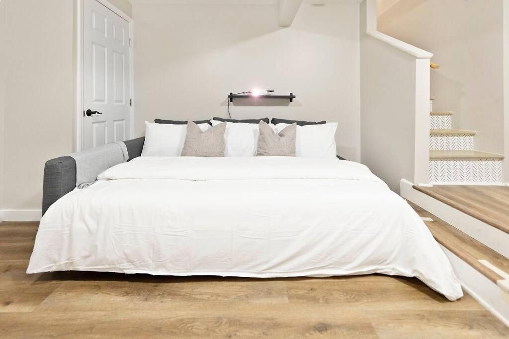 Brand New Cozy Modern W/hot Tub+movieroom 7 Min From Uptown *