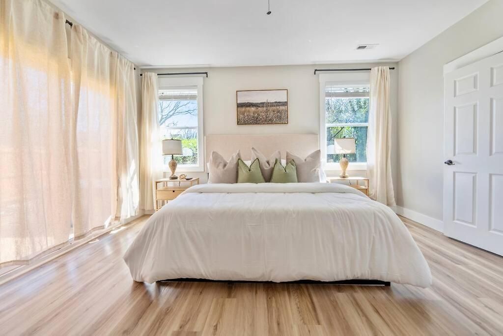Brand New Cozy Modern W/hot Tub+movieroom 7 Min From Uptown Holiday home Charlotte