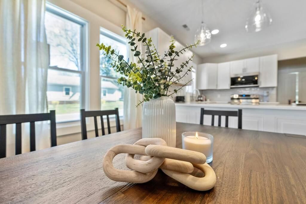 Brand New Cozy Modern W/hot Tub+movieroom 7 Min From Uptown *