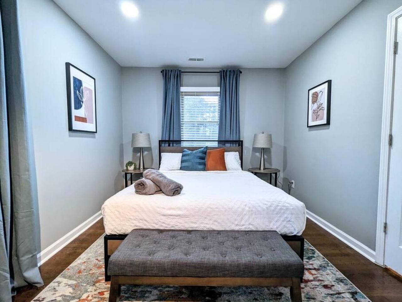 Spacious With Work Space, Firepit, Bbq Grill Holiday home Charlotte