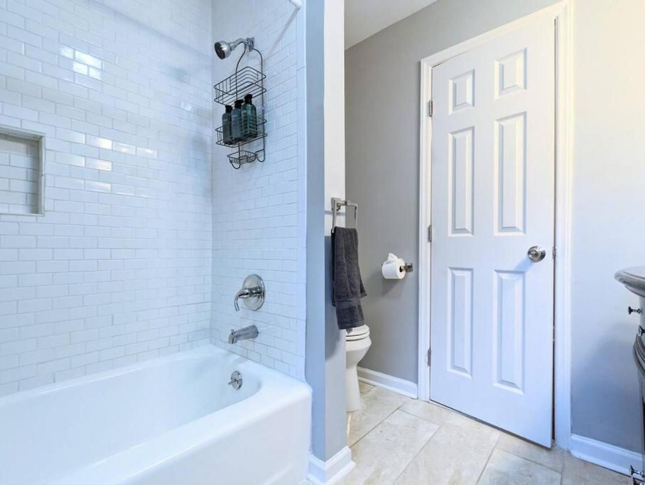 Spacious With Work Space, Firepit, Bbq Grill Charlotte