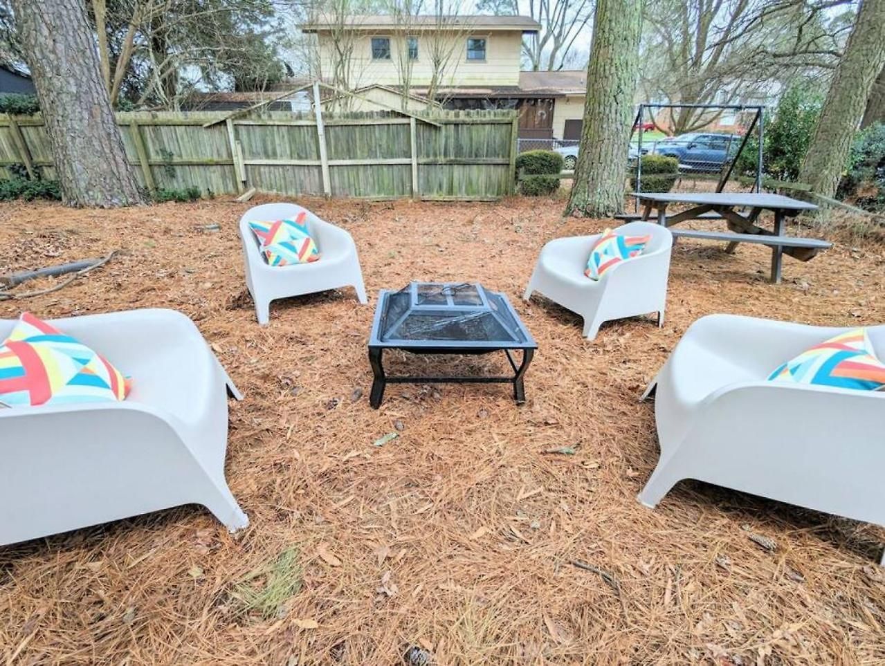 Spacious With Work Space, Firepit, Bbq Grill * Charlotte