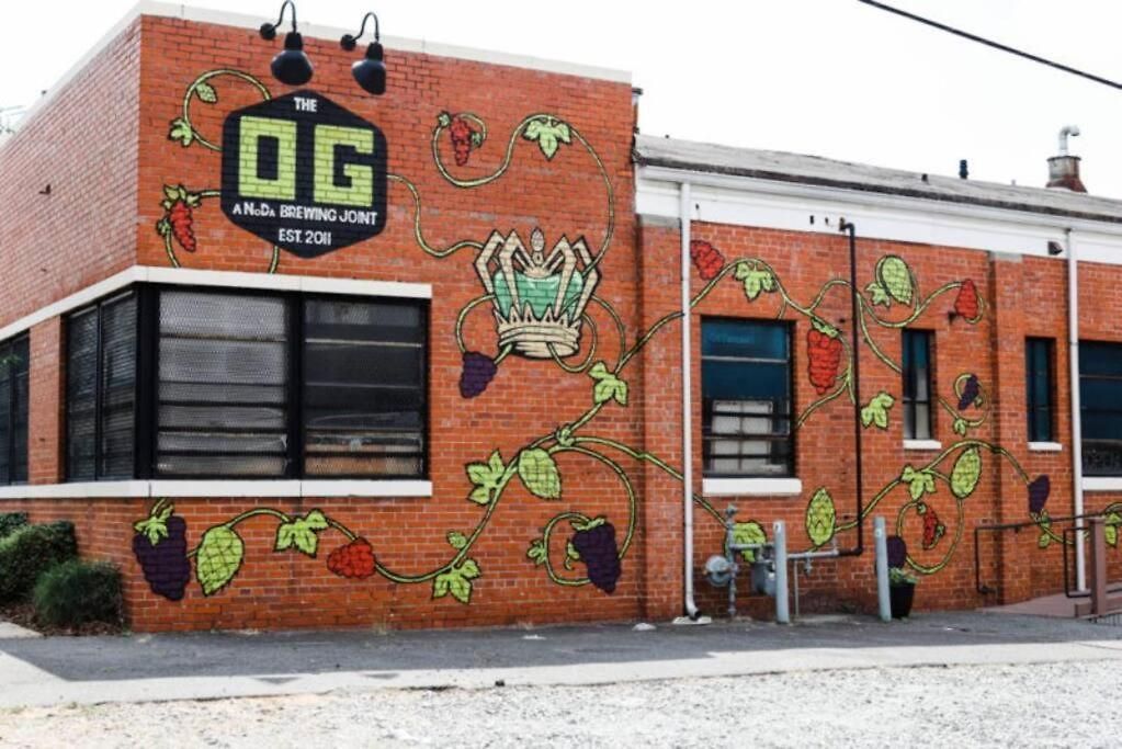 Plaza Near Uptown, Noda, Light Rail!