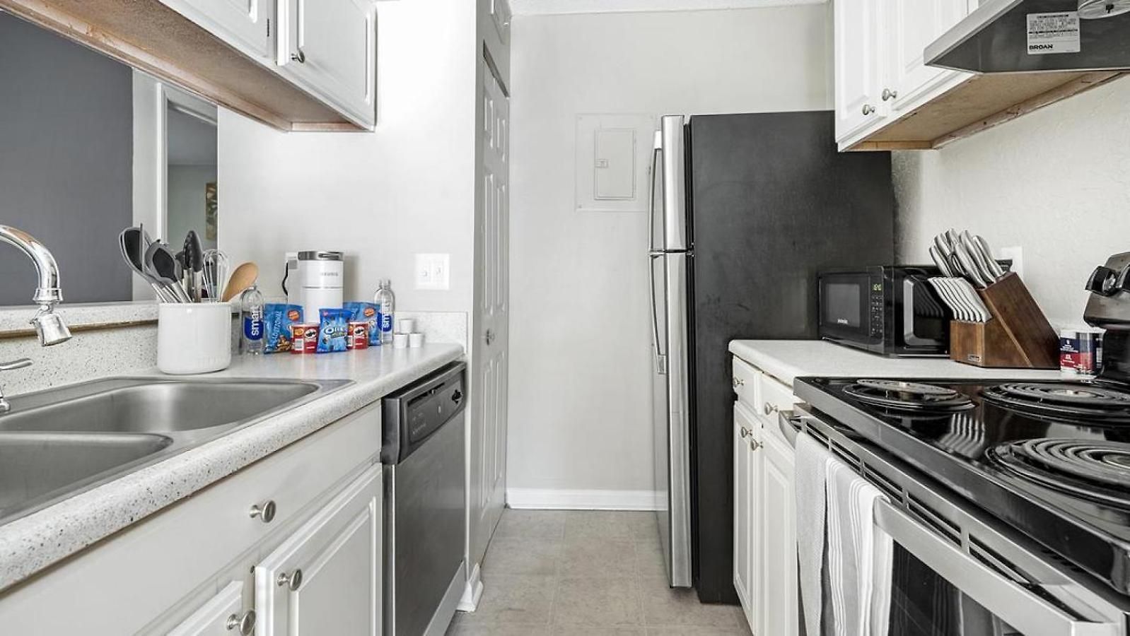 Apartment Landing - Modern With Amazing Amenities *