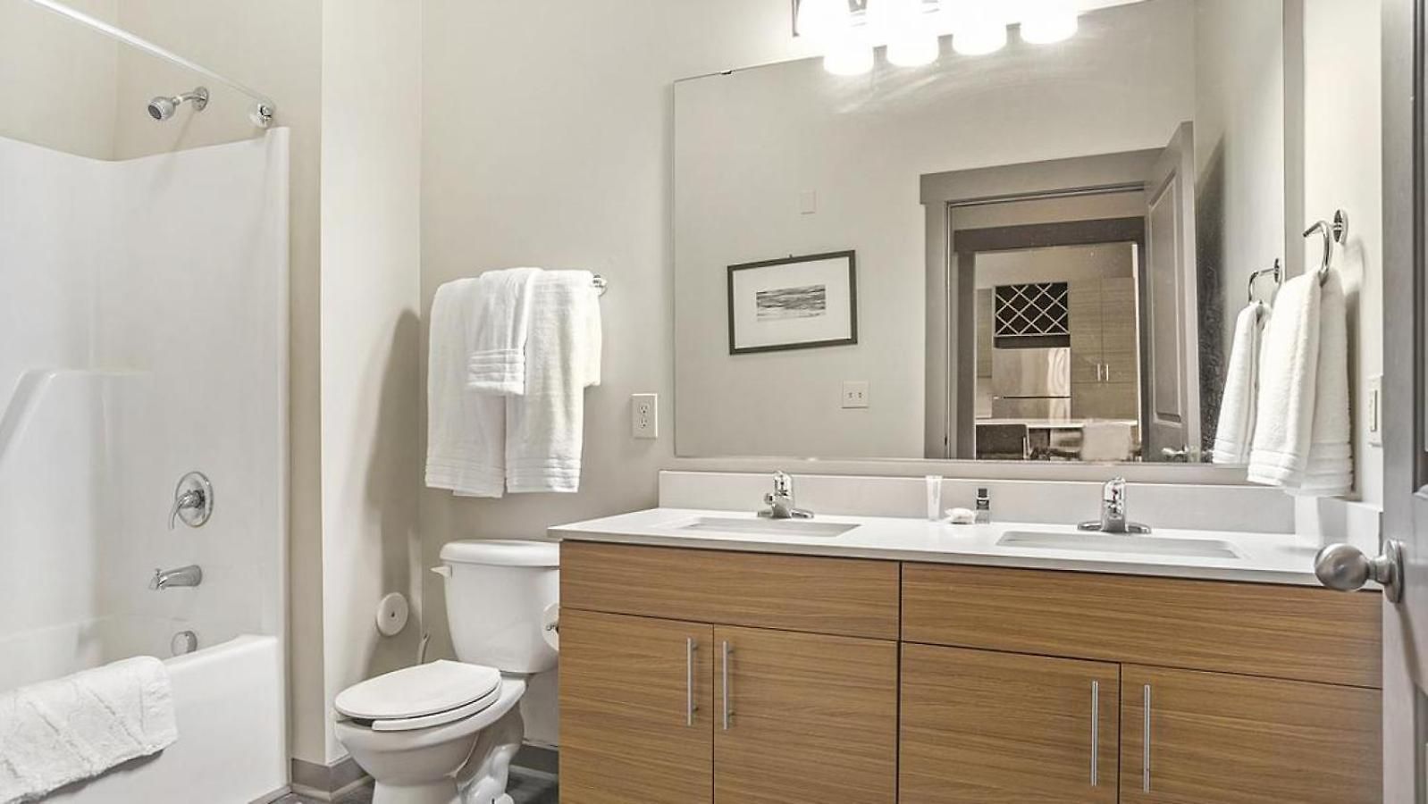 Landing - Modern With Amazing Amenities Charlotte