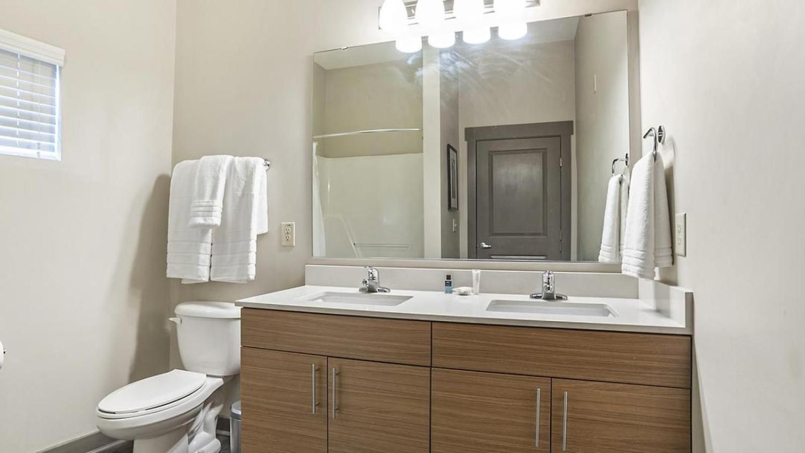 Apartment Landing - Modern With Amazing Amenities *