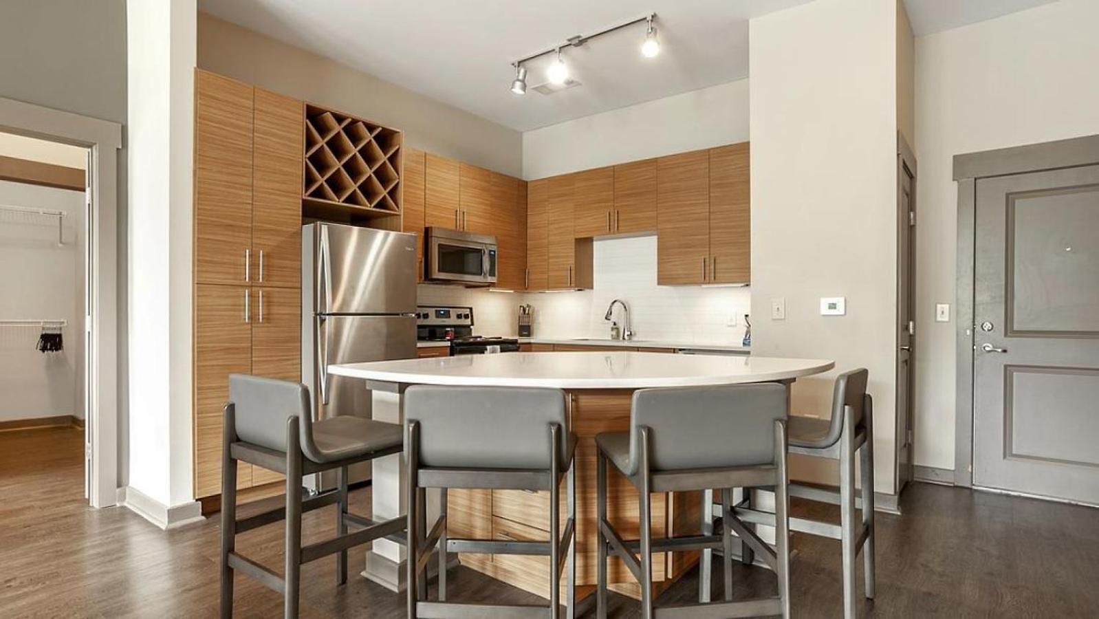 Landing - Modern With Amazing Amenities Charlotte