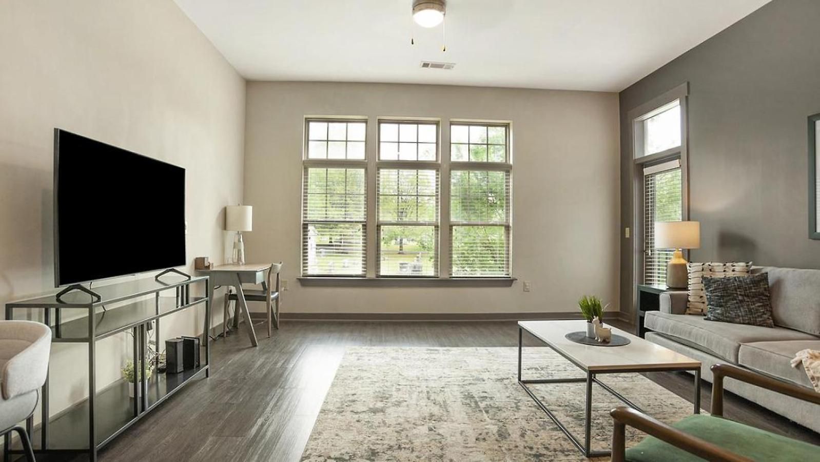 Apartment Landing - Modern With Amazing Amenities *