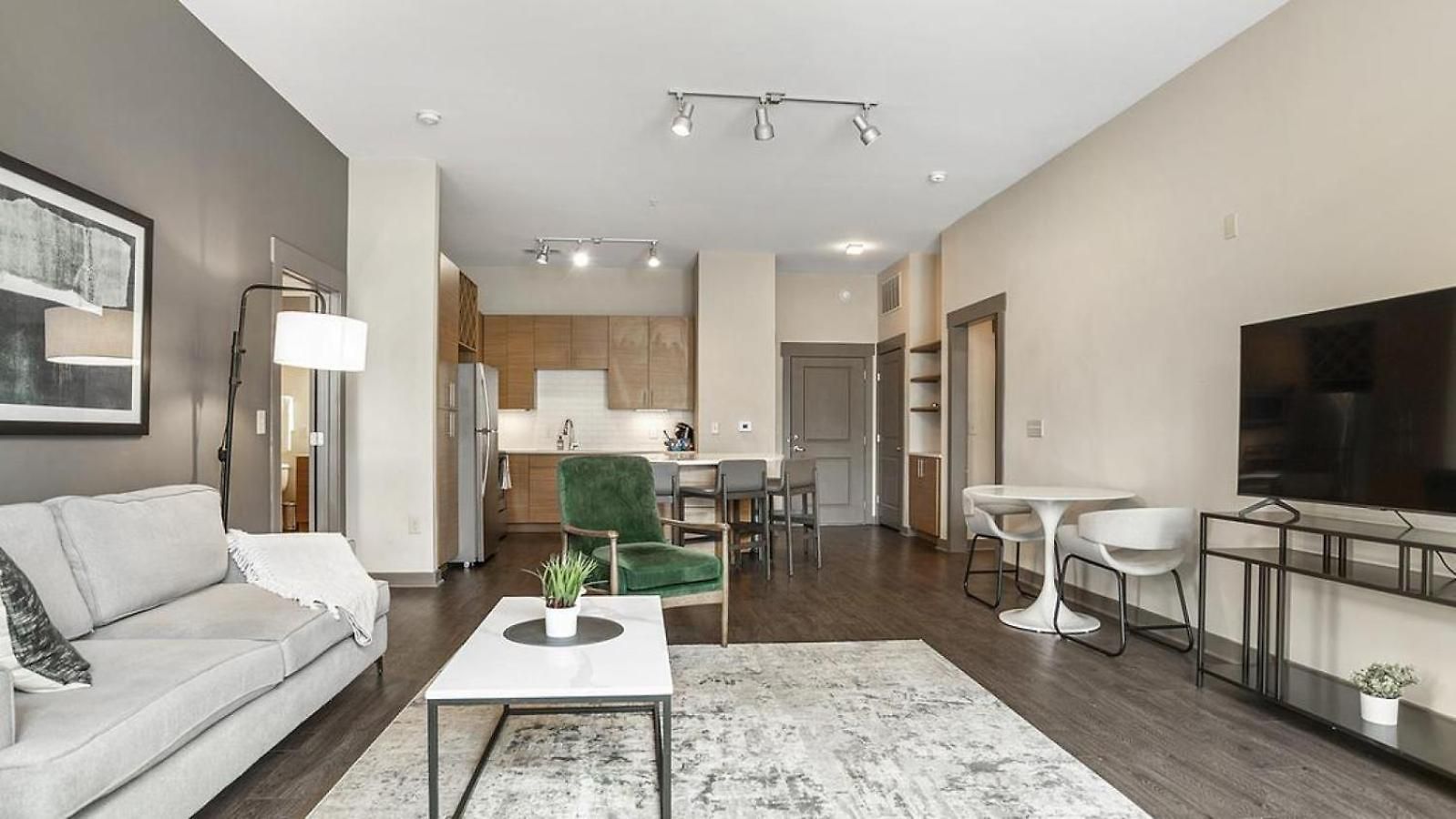 Landing - Modern With Amazing Amenities * Charlotte