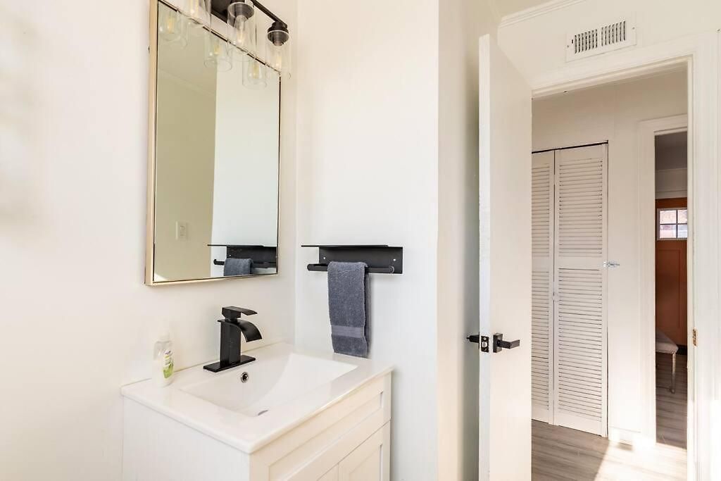4 Bedroom - 5 Min To Uptown Holiday home *