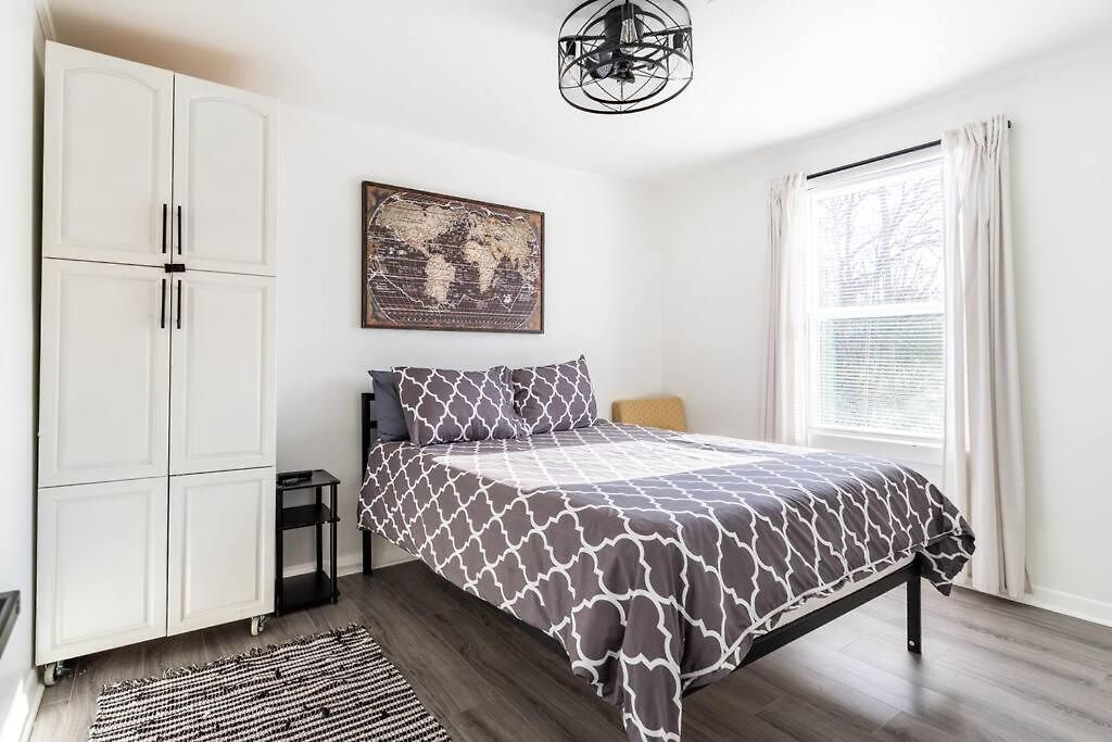 4 Bedroom - 5 Min To Uptown Holiday home *