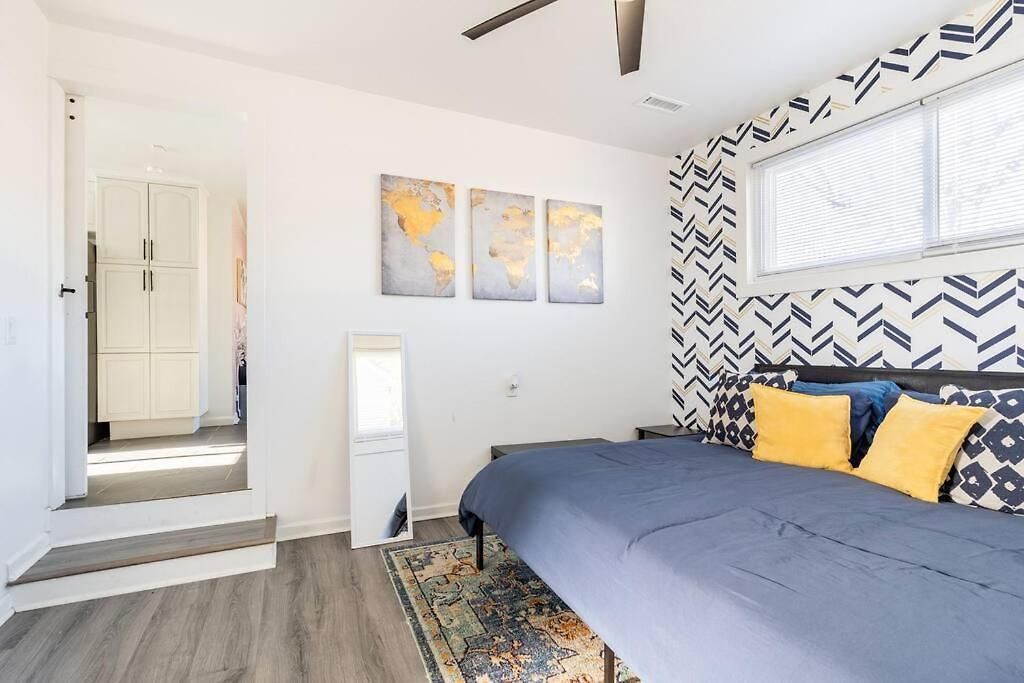 4 Bedroom - 5 Min To Uptown Holiday home *