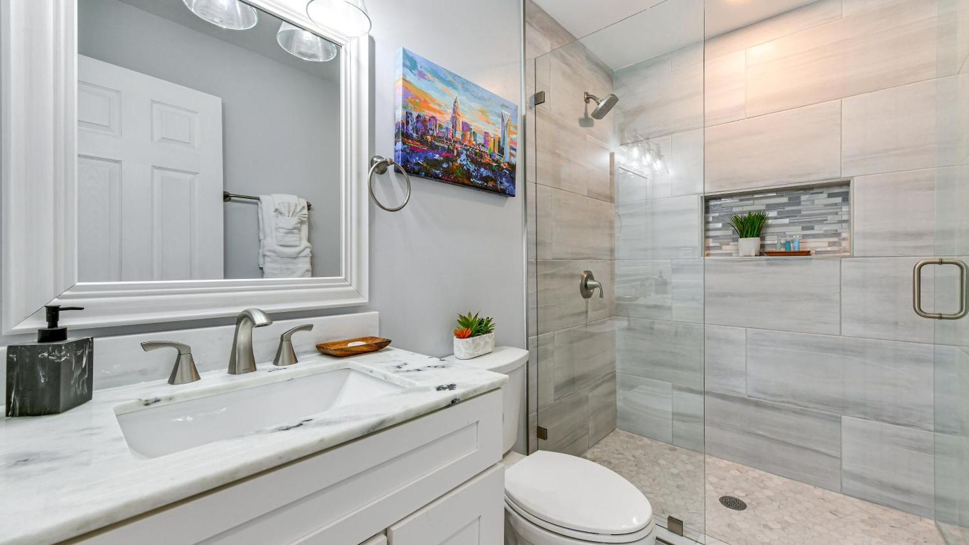 Newly Updated ~ 3 Mi To Downtown Charlotte! Holiday home *